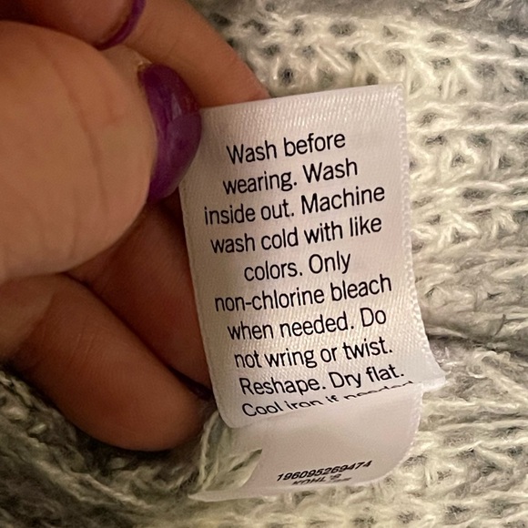 ❤️SO Crewneck , Shirt tail hem , gray, white , stripe’s sweater , NWT. Size xs - Picture 7 of 7